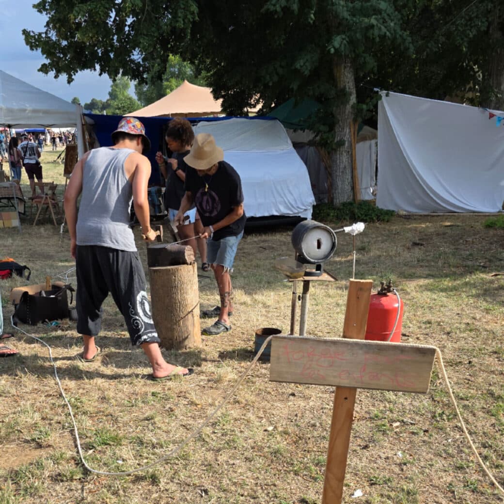 Le Rêve de l'Aborigène : atelier forge pour les enfants